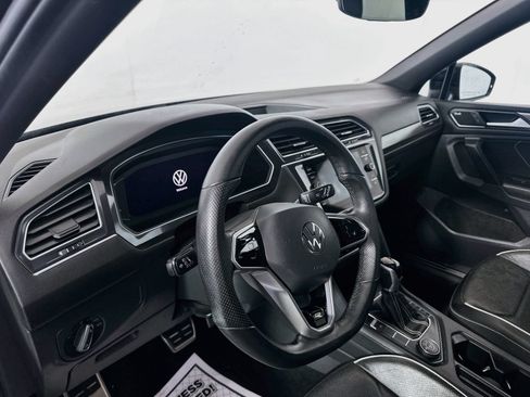 Used 2022 Volkswagen Tiguan SEL R-Line AWD/4WD image 9