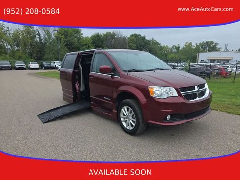 Used 2019 Dodge Grand Caravan SXT FWD image 1