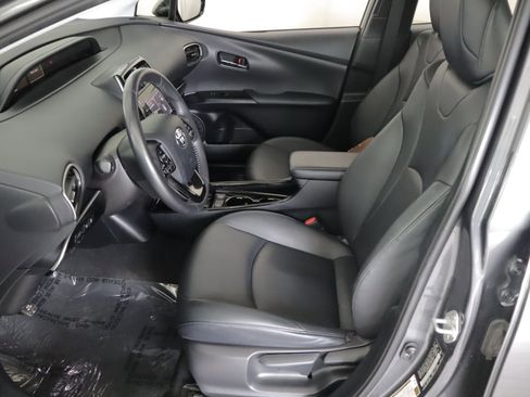 Used 2020 Toyota Prius XLE image 7