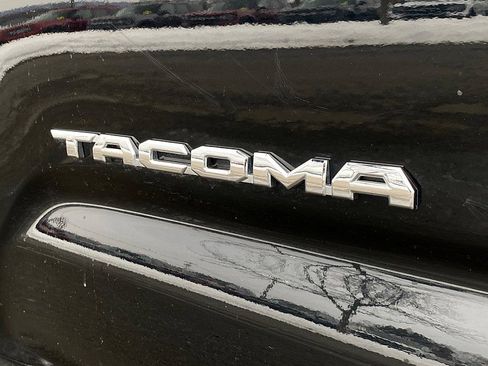 Used 2019 Toyota Tacoma TRD Off-Road w/ TRD Premium Off Road Package image 8