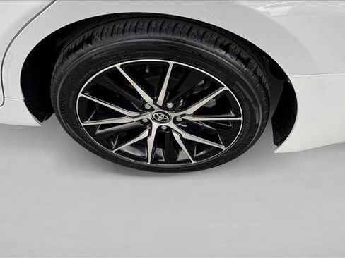 Used 2024 Toyota Camry SE image 9