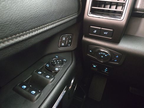 Used 2020 Ford Expedition Limited AWD/4WD image 32