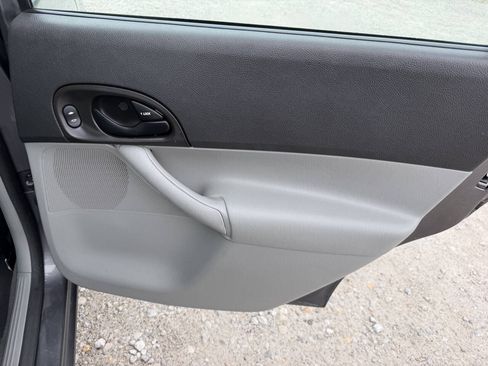 Used 2007 Ford Focus SE FWD image 19