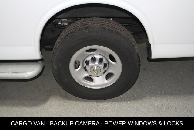Used 2024 Chevrolet Express 2500 w/ Driver Convenience Package RWD image 11