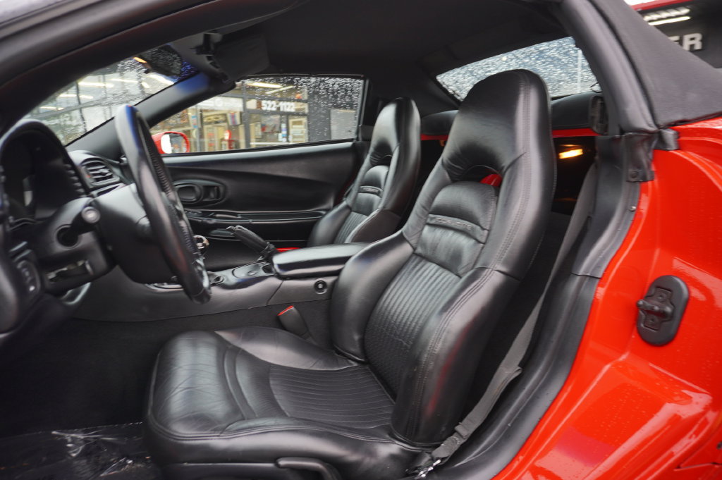 Used 2000 Chevrolet Corvette Convertible w/ Memory Pkg RWD image 23