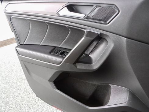Used 2023 Volkswagen Tiguan SE FWD image 21