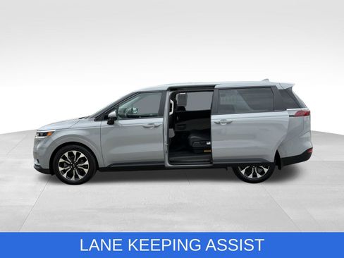 Used 2024 Kia Carnival EX FWD image 19