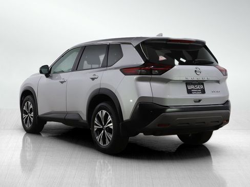 Used 2021 Nissan Rogue SV image 3