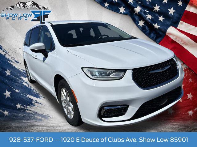 Used 2023 Chrysler Pacifica Touring-L FWD image 1