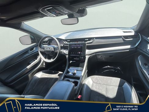 Used 2024 Jeep Grand Cherokee L Altitude AWD/4WD image 29