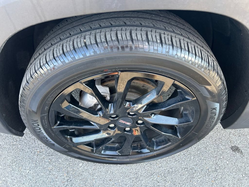 Used 2023 GMC Terrain SLE w/ Driver Convenience Package FWD image 7