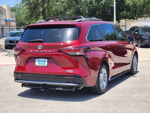 Used 2021 Toyota Sienna Limited FWD image 6