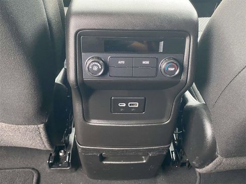 Used 2023 GMC Acadia SLE image 11