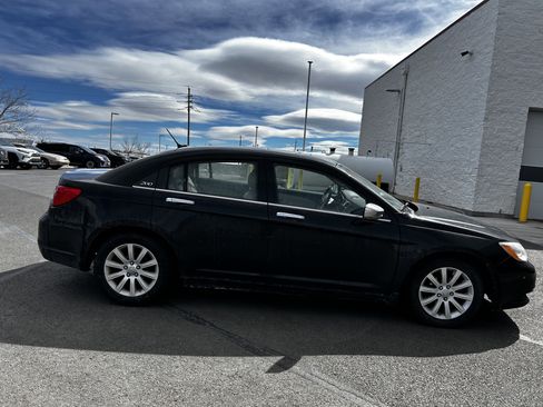 Used 2014 Chrysler 200 Limited w/ Sun/Sound Group image 6