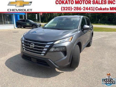 Used 2024 Nissan Rogue SV AWD/4WD image 3