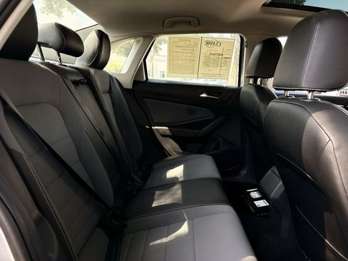 Used 2025 Volkswagen Jetta SE FWD image 31