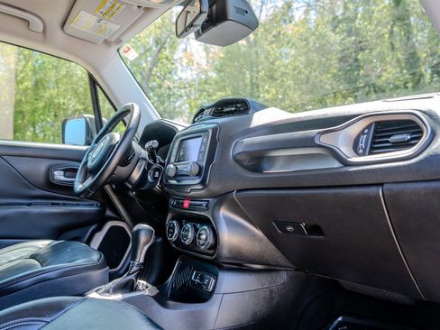Used 2016 Jeep Renegade Limited image 32