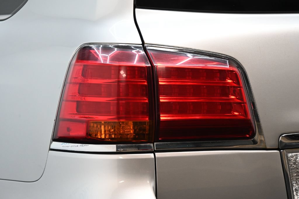 Used 2011 Lexus LX 570 4WD w/ Luxury Pkg image 13