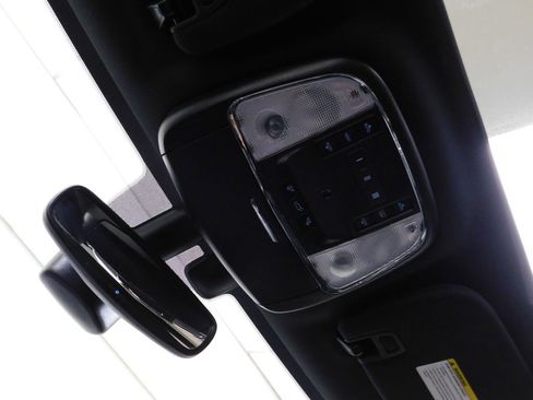 Used 2017 Jeep Grand Cherokee Overland image 78