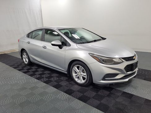 Used 2016 Chevrolet Cruze LT FWD image 11