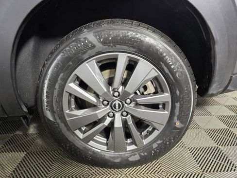 Used 2024 Nissan Pathfinder SV image 19