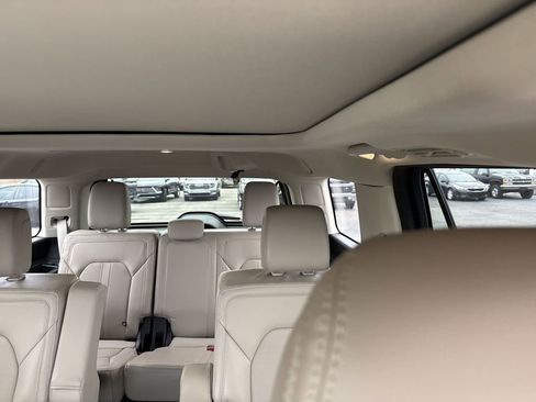 Used 2023 Ford Expedition Limited image 12