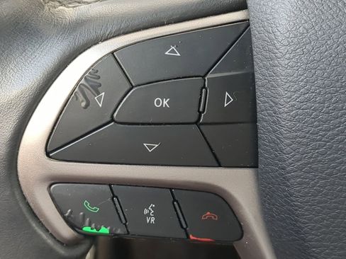 Used 2019 Jeep Grand Cherokee Laredo image 24