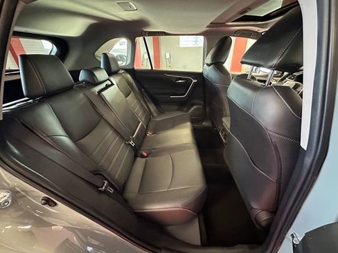 Used 2023 Toyota RAV4 XLE Premium image 15