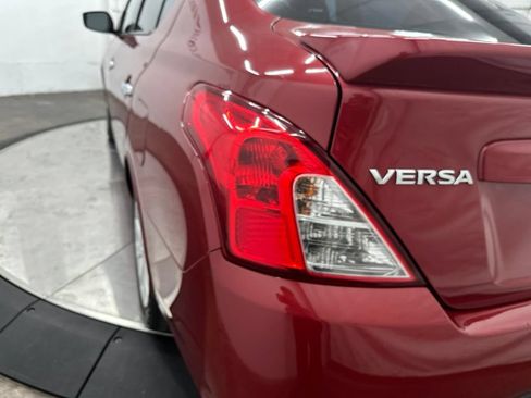 Used 2015 Nissan Versa SV FWD image 9