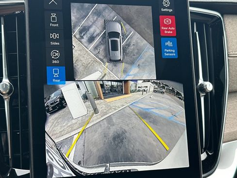 New 2026 Volvo XC90 B6 Plus image 18