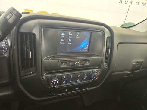Used 2018 Chevrolet Silverado 1500 W/T AWD/4WD image 20