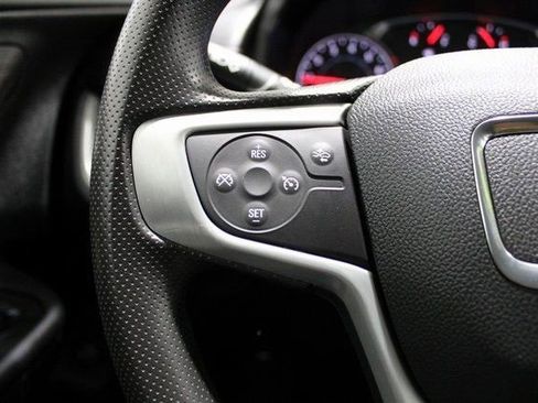 Used 2024 GMC Terrain SLE w/ Driver Convenience Package image 5