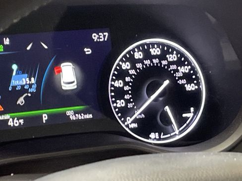 Used 2021 Toyota Sienna Limited image 11