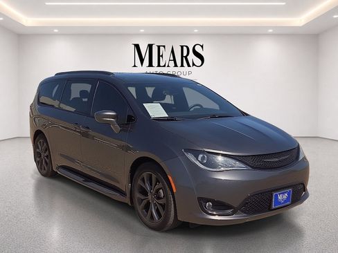 Used 2020 Chrysler Pacifica Touring w/ S Appearance Package FWD image 7