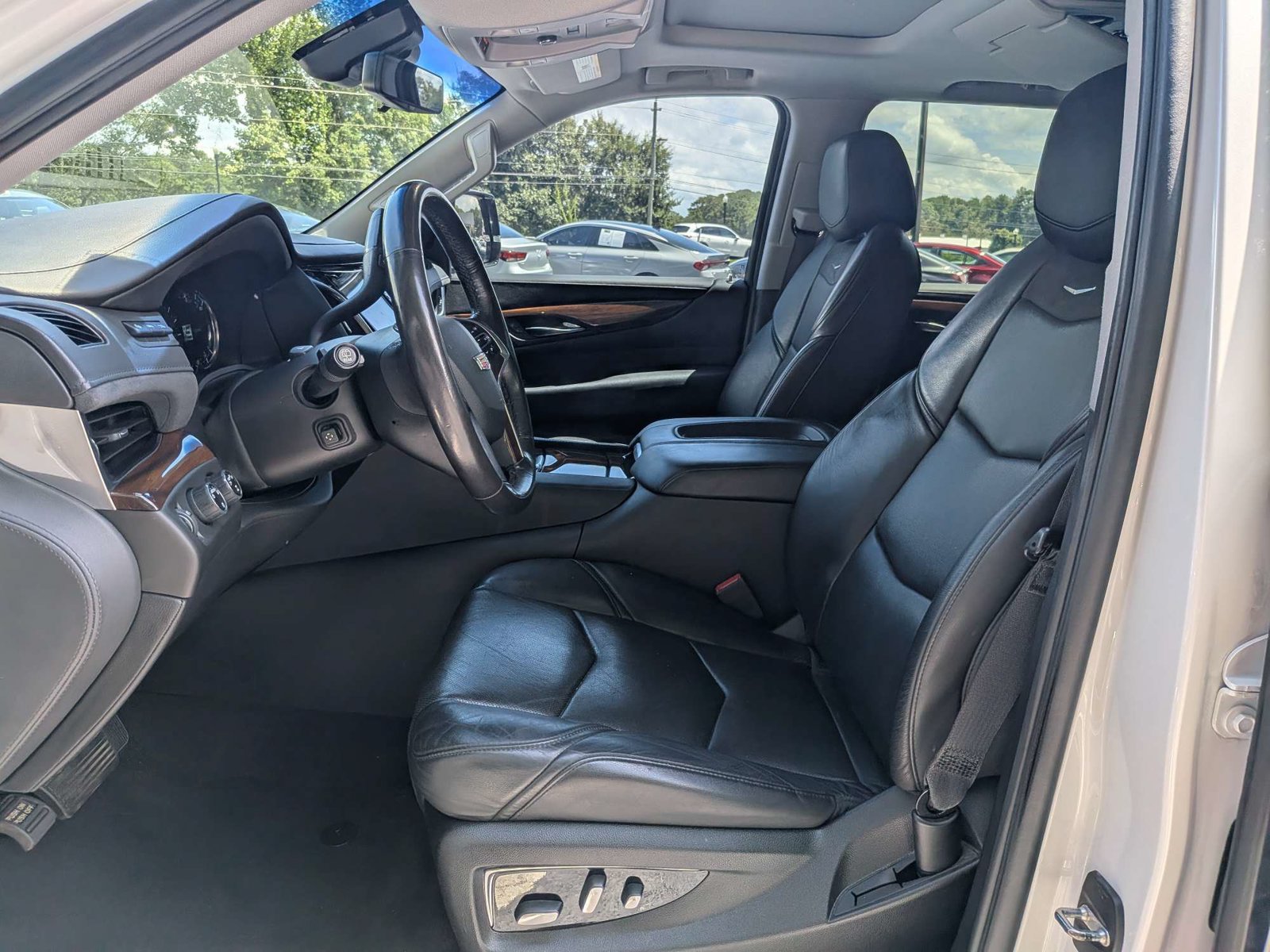 Used 2019 Cadillac Escalade Luxury AWD/4WD image 20