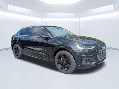 Used 2022 Audi Q8 Premium w/ Convenience Package AWD/4WD image 2