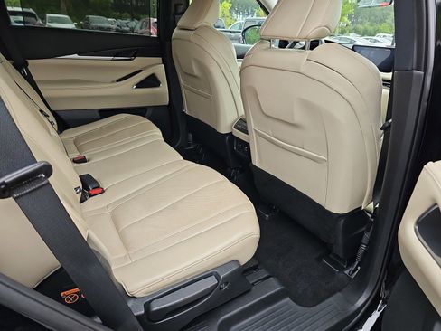Used 2023 INFINITI QX60 Sensory w/ Cargo Package AWD/4WD image 12
