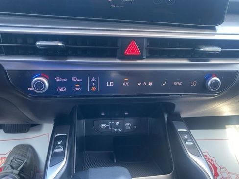 Used 2024 Kia Sorento S image 23