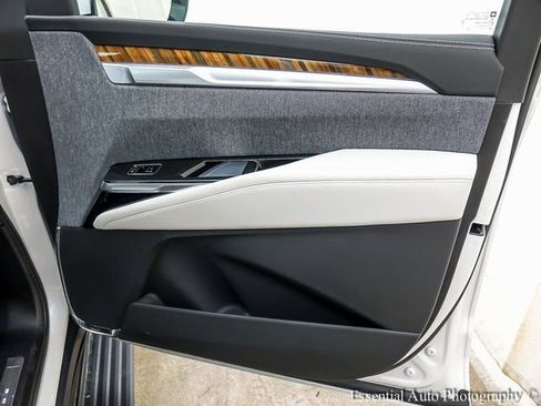 Certified 2025 Cadillac Escalade Sport Platinum w/ LPO, Floor Liner Package image 28