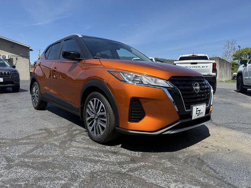 Used 2023 Nissan Kicks SV FWD image 2