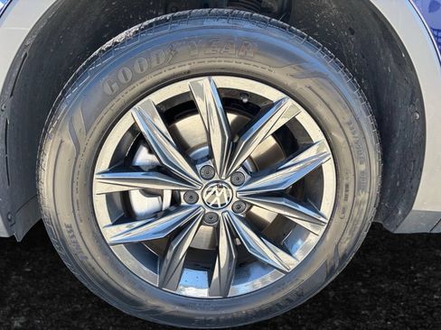 Used 2024 Volkswagen Tiguan SE AWD/4WD image 9