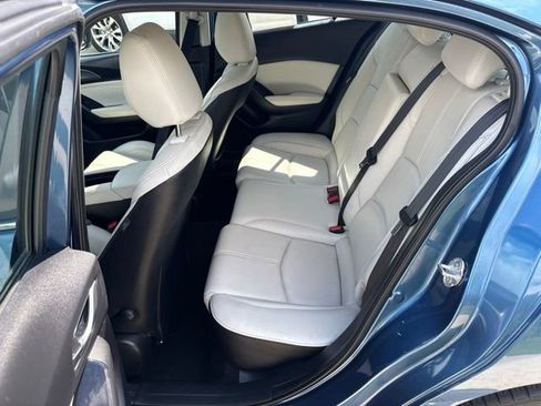 Used 2018 MAZDA MAZDA3 Grand Touring w/ Premium Equipment Package FWD image 28