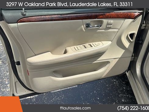 Used 2007 Cadillac DTS w/ Trunk Convenience Package image 23