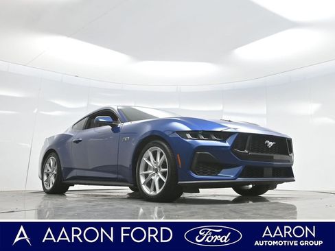 Used 2024 Ford Mustang GT Premium RWD image 3