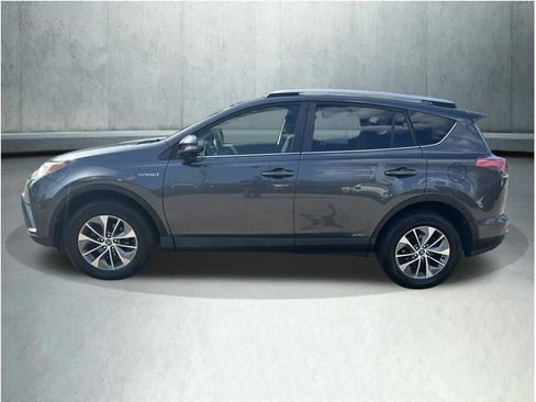 Used 2016 Toyota RAV4 XLE AWD/4WD image 2