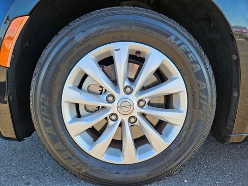 Used 2017 Chrysler Pacifica Touring-L image 23