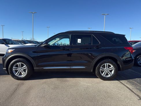 Used 2024 Ford Explorer XLT w/ Equipment Group 202A image 6