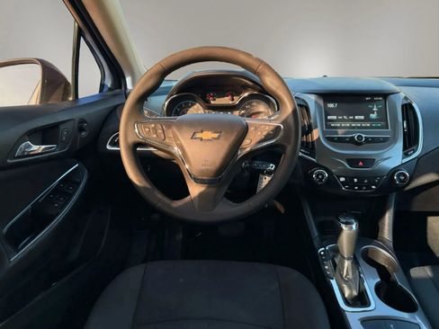Used 2017 Chevrolet Cruze LT FWD image 24