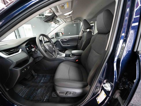 Used 2025 Toyota RAV4 XLE image 9