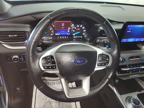 Used 2023 Ford Explorer XLT w/ Equipment Group 202A RWD image 10